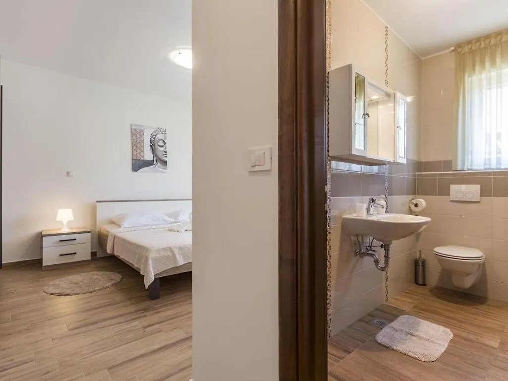 Lorena Comfortable Holiday Residence Banjole