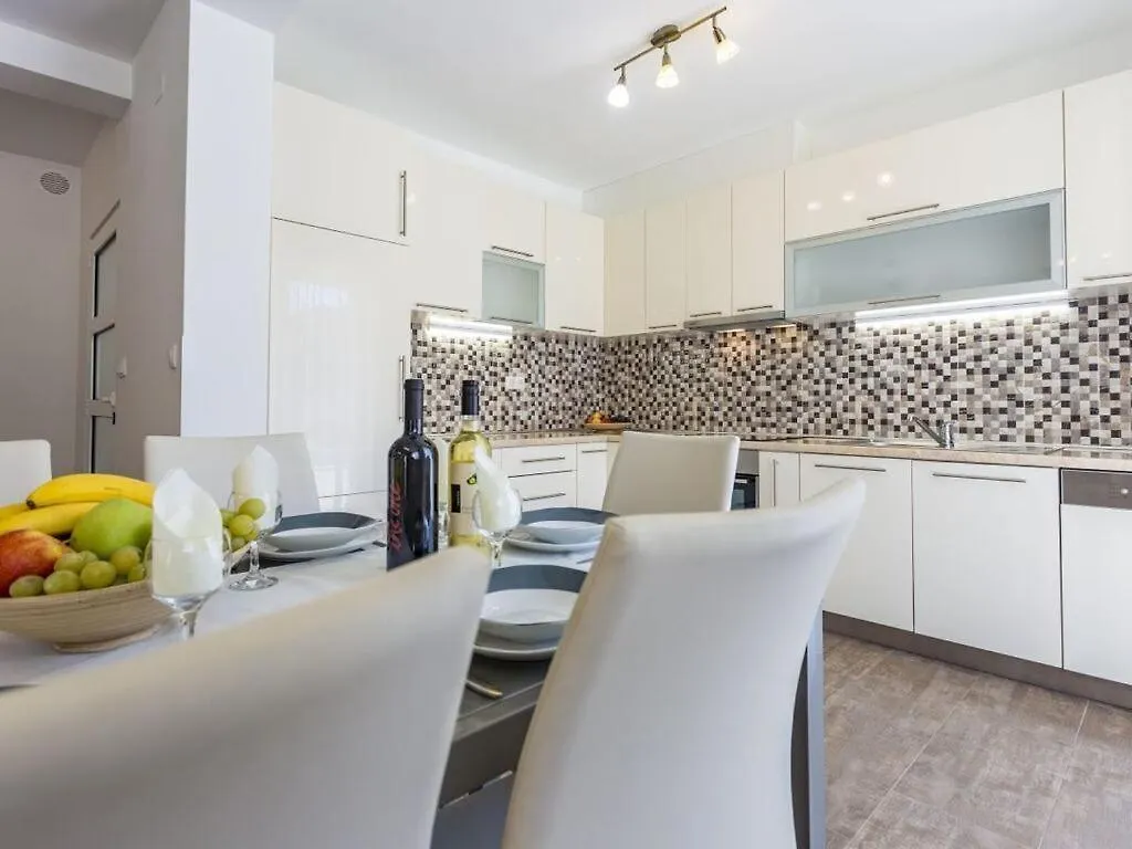 Lorena Comfortable Holiday Residence Banjole