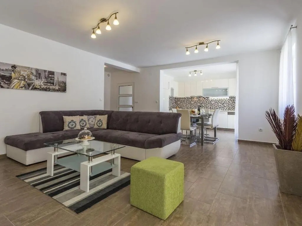 Lorena Comfortable Holiday Residence Banjole Croatia