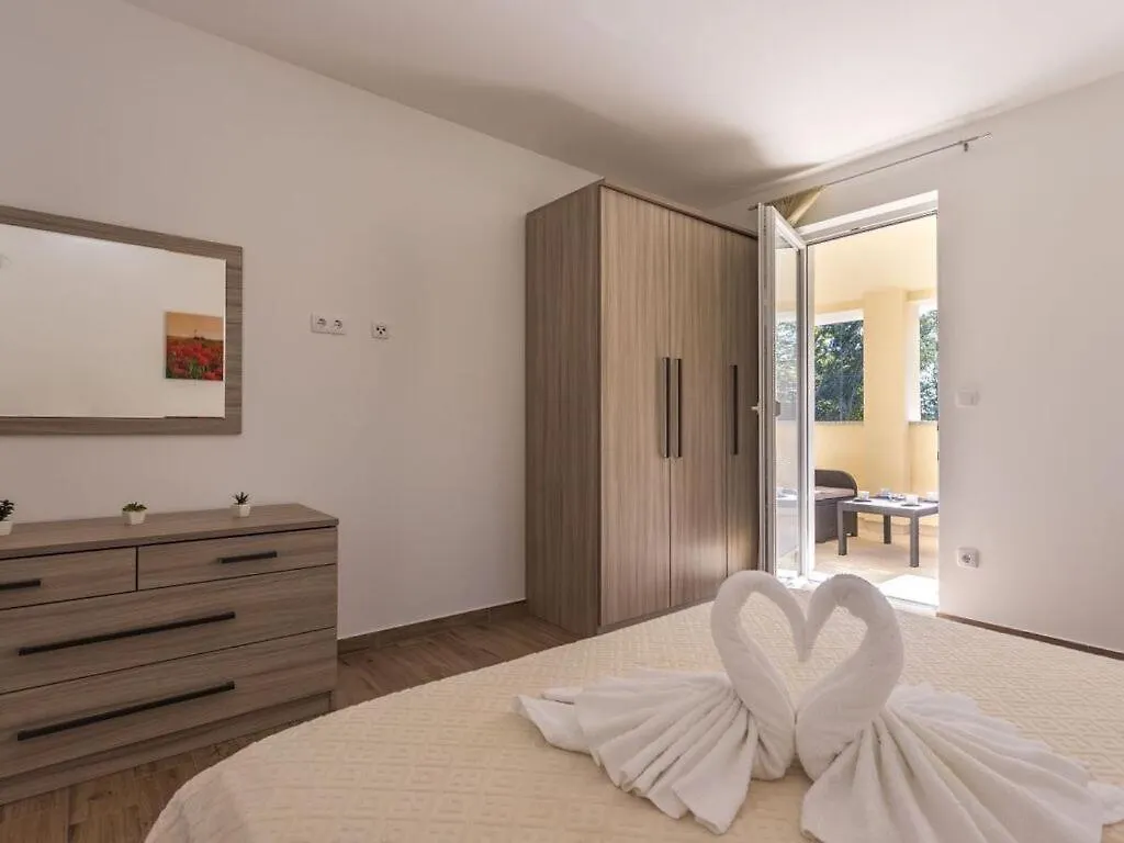 Lorena Comfortable Holiday Residence Banjole Holiday home
