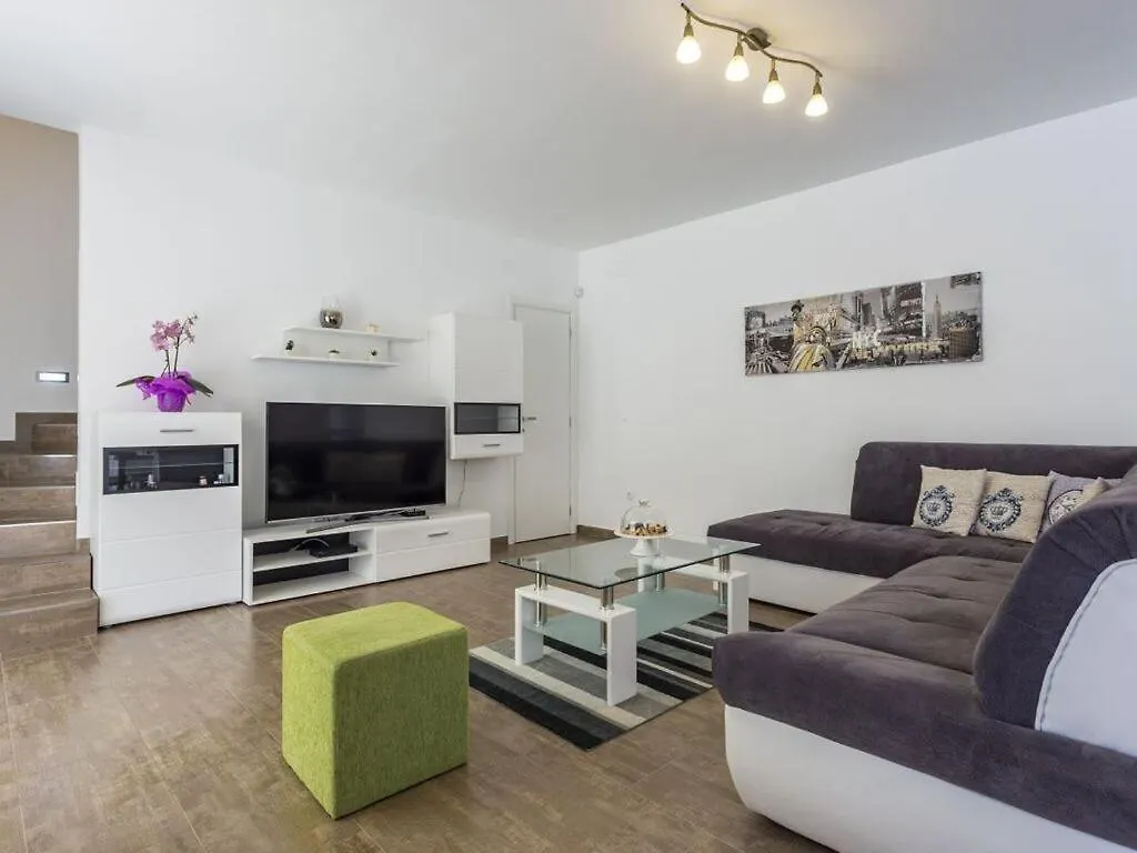 Lorena Comfortable Holiday Residence Banjole